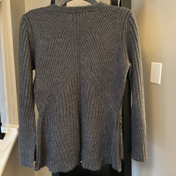 G.I.L.I grey flare sweater - Picture 3 of 5